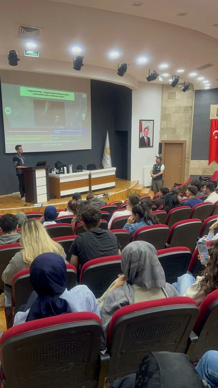 Öğrenciler Medya Okuryazarlığı Dersinde Siber Tehditlere Karşı Bilinçlendi